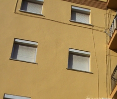 Fachada de un edificio de viviendas pintada en Castellón